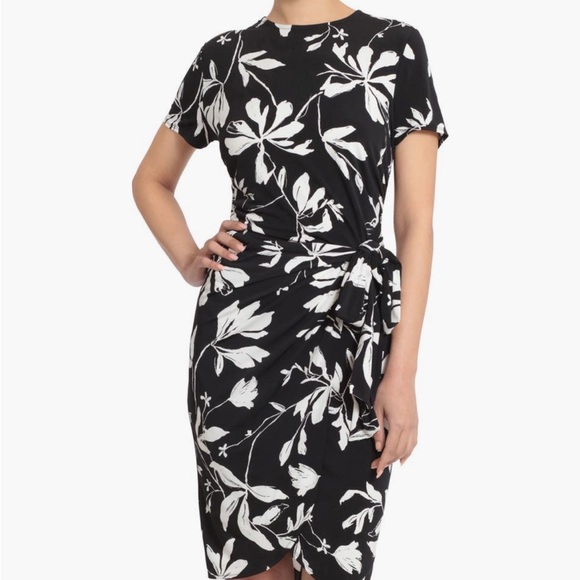 Brand NEW Maggy London Floral Short Sleeve Ruched Faux Wrap Dress. size 12. - Picture 2 of 3